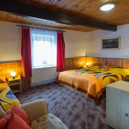 M Apartment Kladenske Rovne
